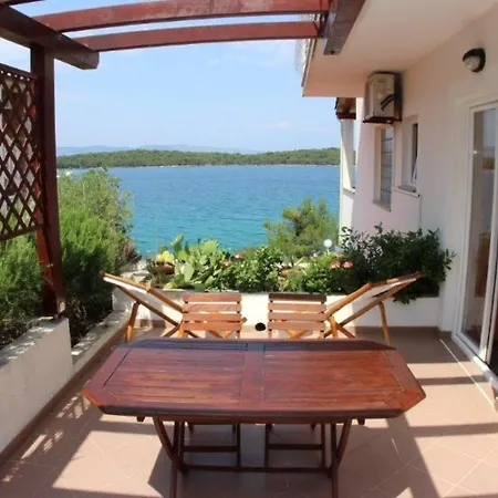 Family Friendly With A Swimming Pool Jelsa, Hvar - 4608 Апартаменты Елса