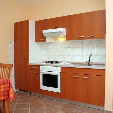 Family Friendly With A Swimming Pool Jelsa, Hvar - 4608 Апартаменты Елса