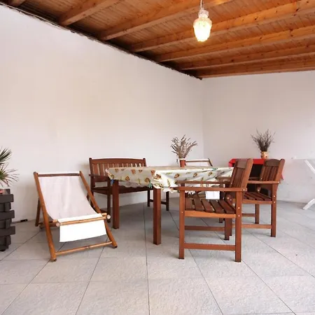 Апартаменты Family Friendly With A Swimming Pool Jelsa, Hvar - 4608 *