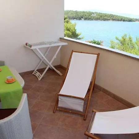 Апартаменты Family Friendly With A Swimming Pool Jelsa, Hvar - 4608 *