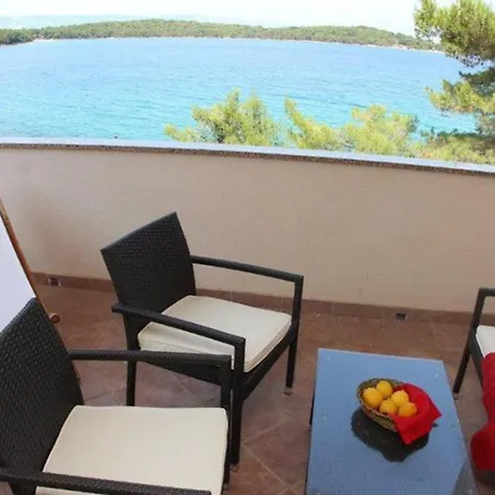 Family Friendly With A Swimming Pool Jelsa, Hvar - 4608 Апартаменты *