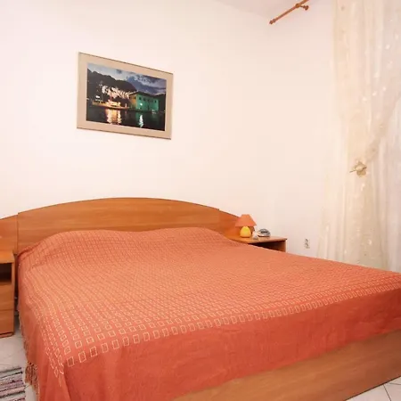 Апартаменты Family Friendly With A Swimming Pool Jelsa, Hvar - 4608 Елса
