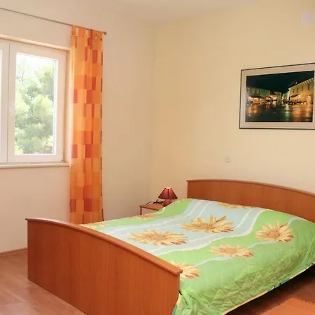 Family Friendly With A Swimming Pool Jelsa, Hvar - 4608 Апартаменты
