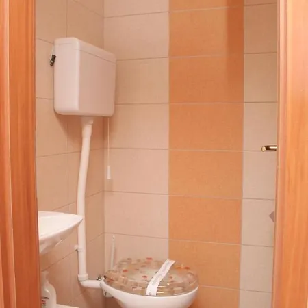 Family Friendly With A Swimming Pool Jelsa, Hvar - 4608 Апартаменты *