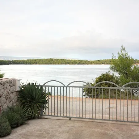 Family Friendly With A Swimming Pool Jelsa, Hvar - 4608 Апартаменты