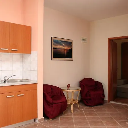 Family Friendly With A Swimming Pool Jelsa, Hvar - 4608 Апартаменты Елса