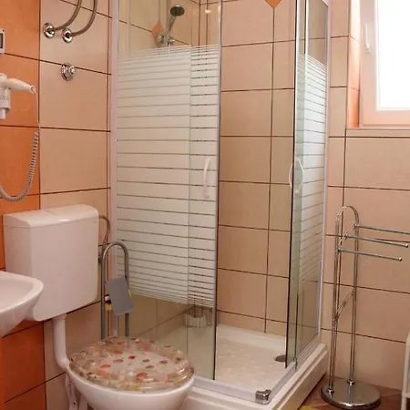 Апартаменты Family Friendly With A Swimming Pool Jelsa, Hvar - 4608